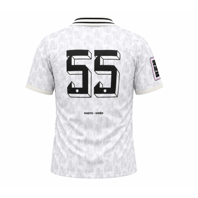 Découvrez le maillot Nowmads personnalisable avec numéro avant et dos. Léger, respirant et confortable, il est parfait pour le s