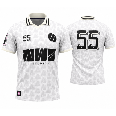 Découvrez le maillot Nowmads personnalisable avec numéro avant et dos. Léger, respirant et confortable, il est parfait pour le s
